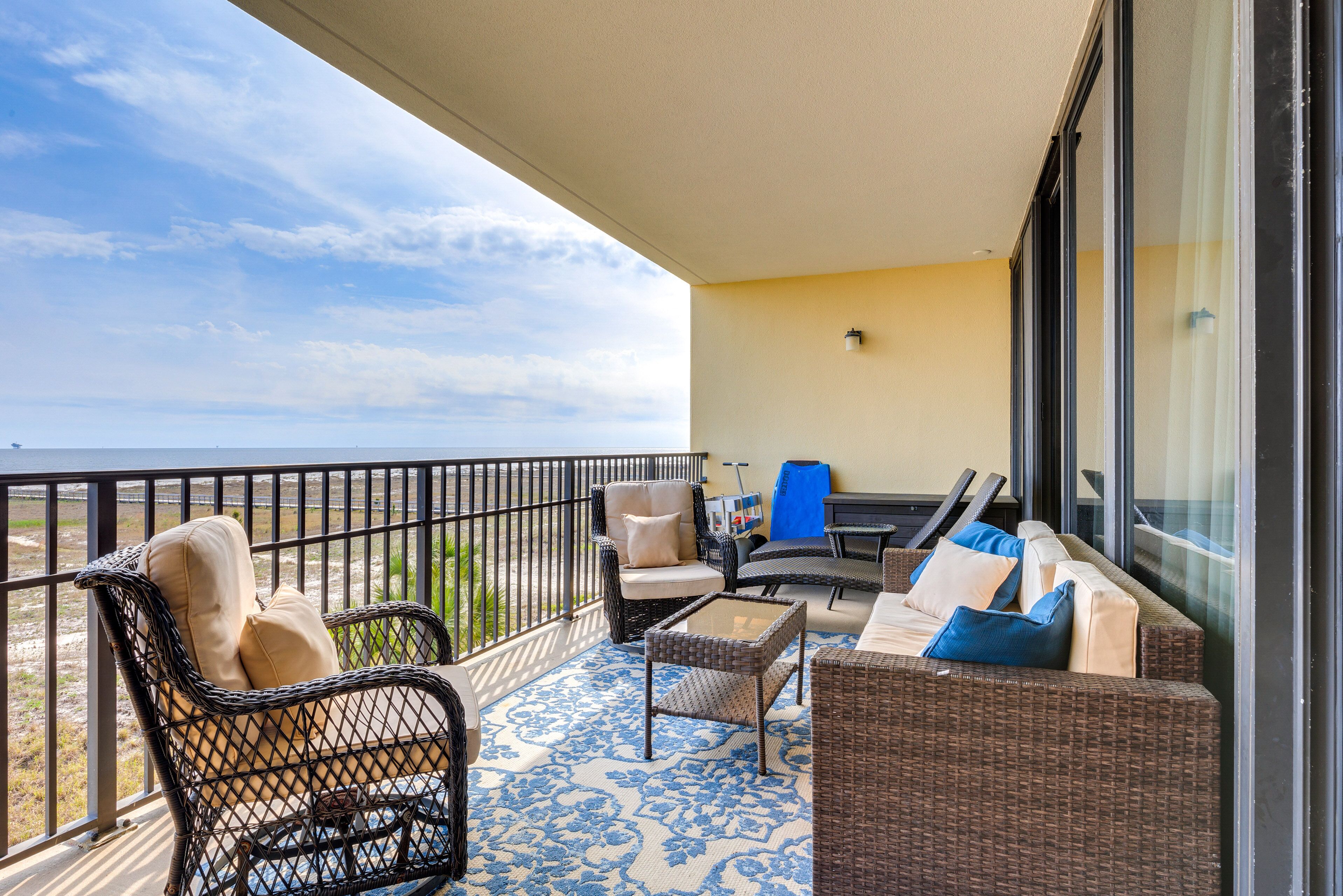 Dauphin Island Condo w/ Balcony & Resort Amenities