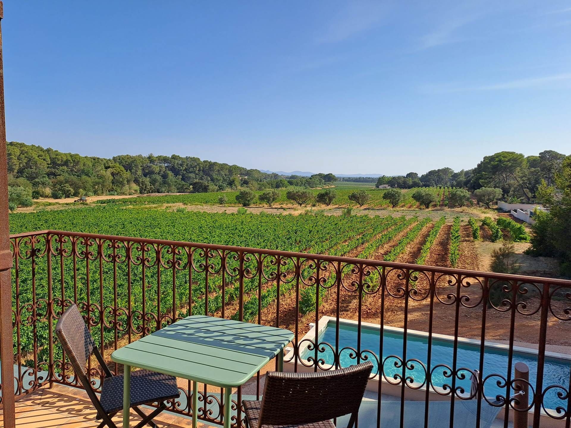 屋外ダイニングエリア