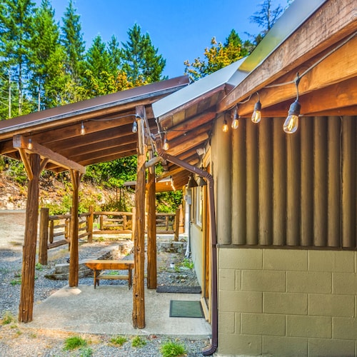 Half-pipe Hideaway in Packwood
