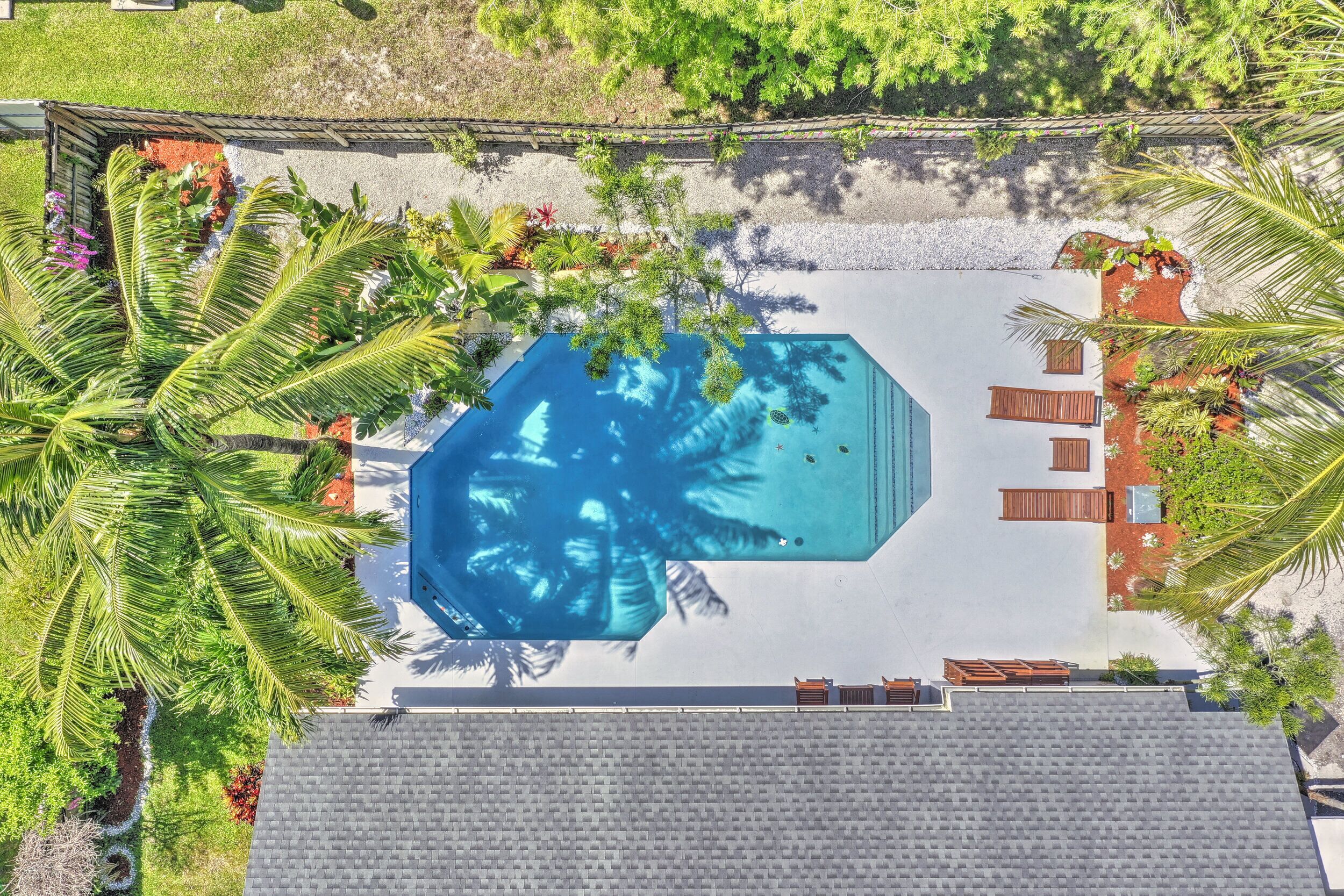 Glamour house 4/2 with movie theater, heated pool