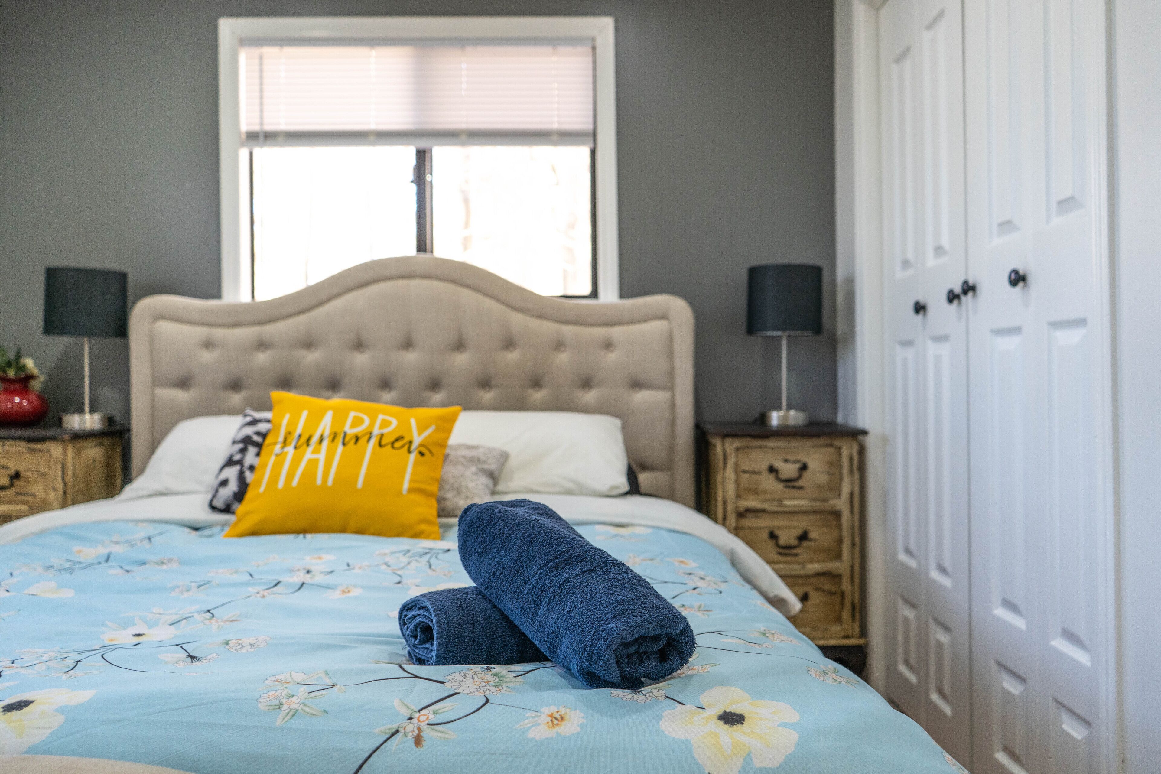 4 室のベッドルーム、デスク、アイロン / アイロン台、WiFi (無料)