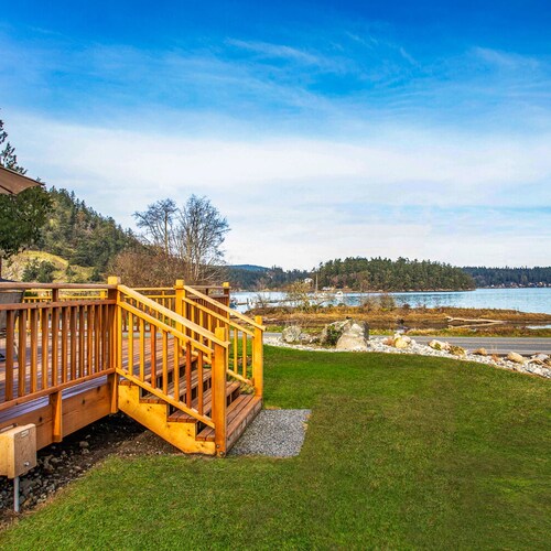 Cornet Bay Cottage in Oak Harbor