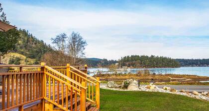 Cornet Bay Cottage in Oak Harbor