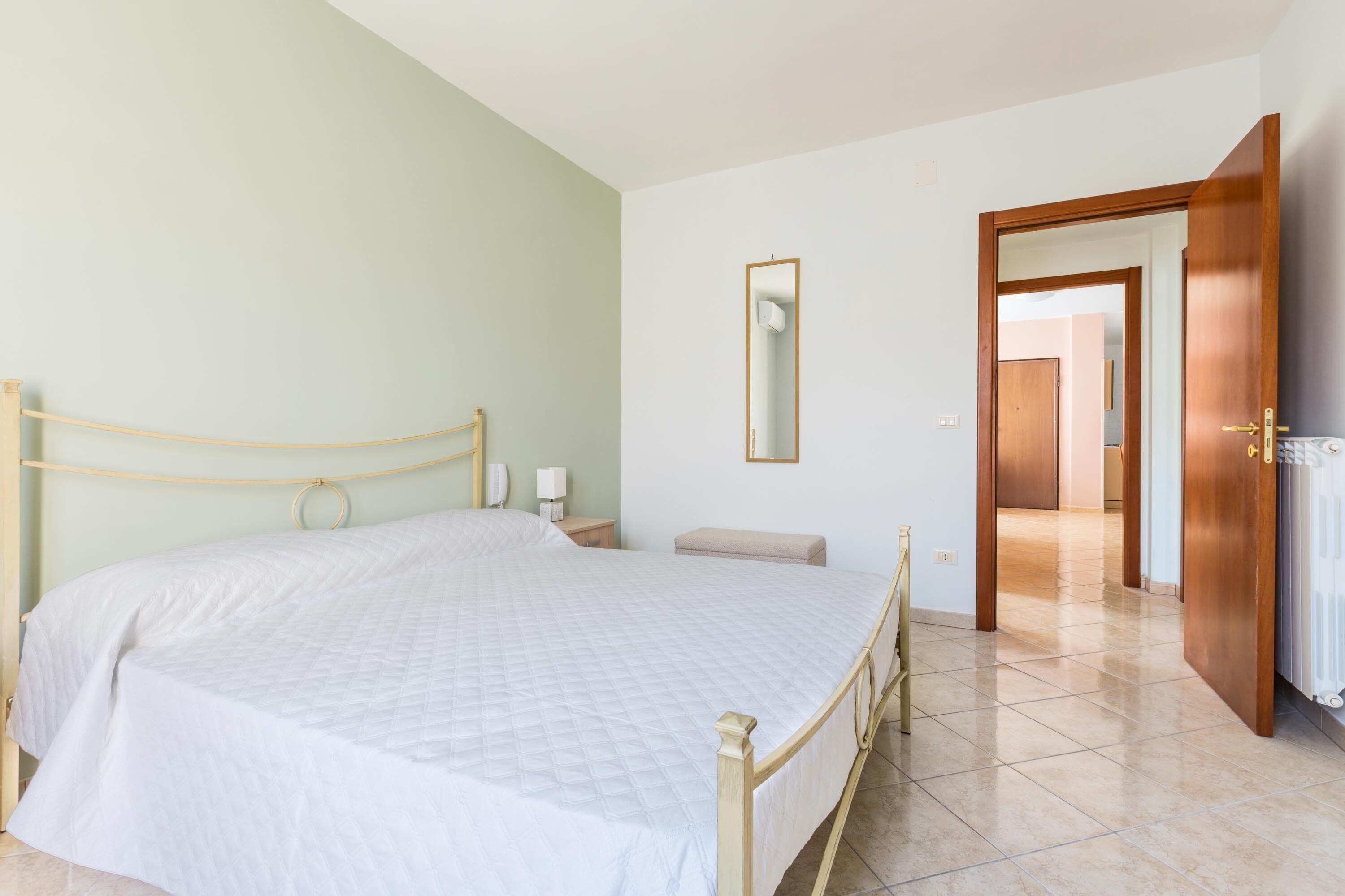 2 chambres, fer et planche à repasser