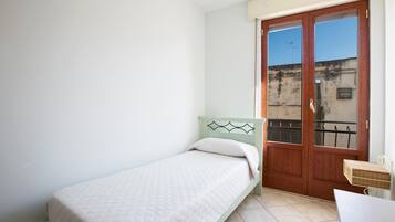 2 chambres, fer et planche à repasser