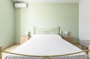 2 Schlafzimmer, Bügeleisen/Bügelbrett