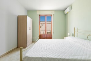 2 chambres, fer et planche à repasser