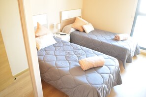 3 bedrooms, iron/ironing board, WiFi, bed sheets - Espectacular Chalet Adosado Para Vacaciones en Panorámica Golf Sant Jordi (Sant Jordi)