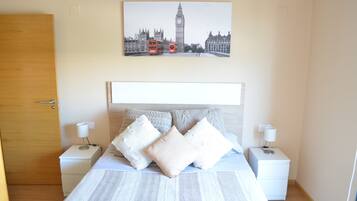 3 slaapkamers, een strijkplank/strijkijzer, wifi, beddengoed