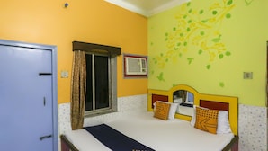 Classic Double Room | WiFi (free) - OYO Bideshini Hotel (Rampurhat)
