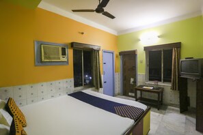Classic Double Room | Free WiFi - OYO Bideshini Hotel (Rampurhat)