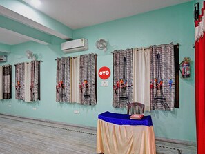 Reception - OYO Flagship 813319 Urvashi Guest House (Durgapur)