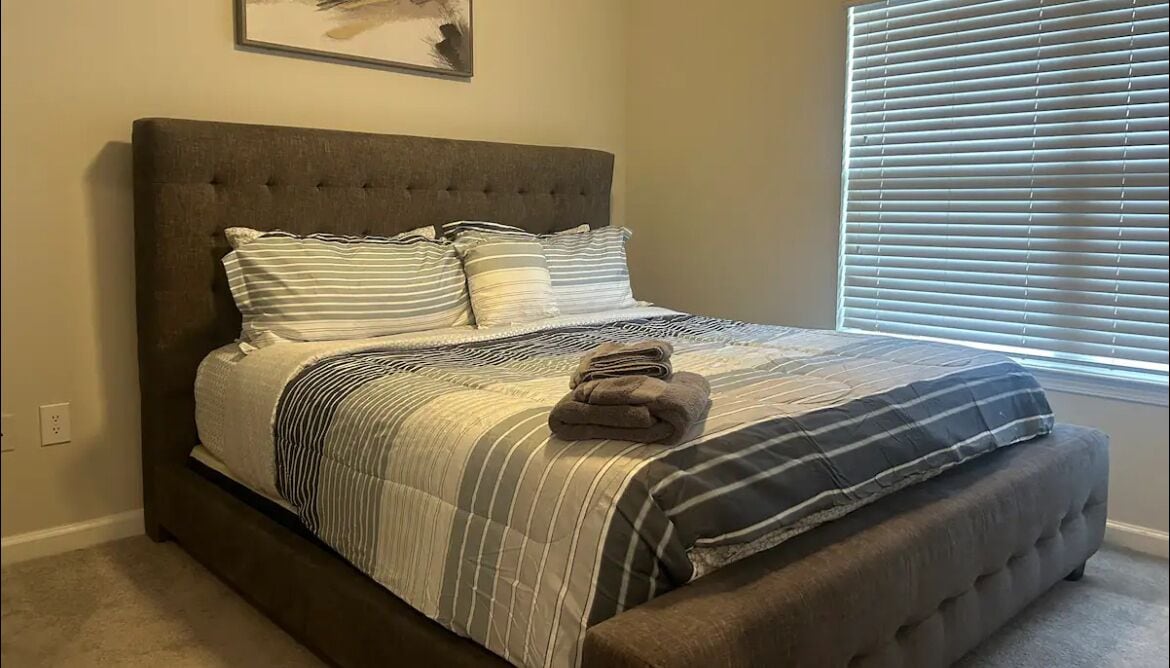 2 soverom, strykejern/-brett, wi-fi (inkludert) og sengetøy