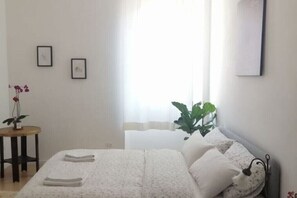1 bedroom, desk, iron/ironing board, free WiFi - Bright "Sundari" house Colosseum area (Roma)