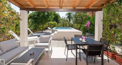 Harmonious private villa with pool, 800 metres to the beach