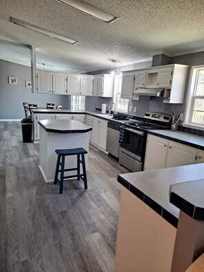 Fridge, microwave, oven, stovetop - Relax, Recharge, and Reconnect in Style โ Modern Comfort Meets Small-Town Charm
(Wake Forest)