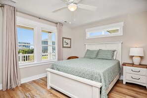 6 slaapkamers, een strijkplank/strijkijzer, reisbedje, internet