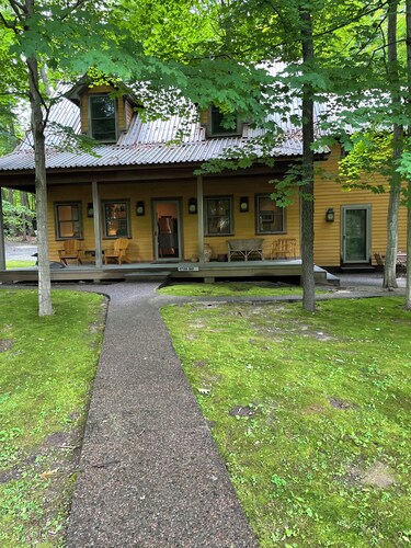 Spacious Peaceful home in the Woods on Wellesley Island