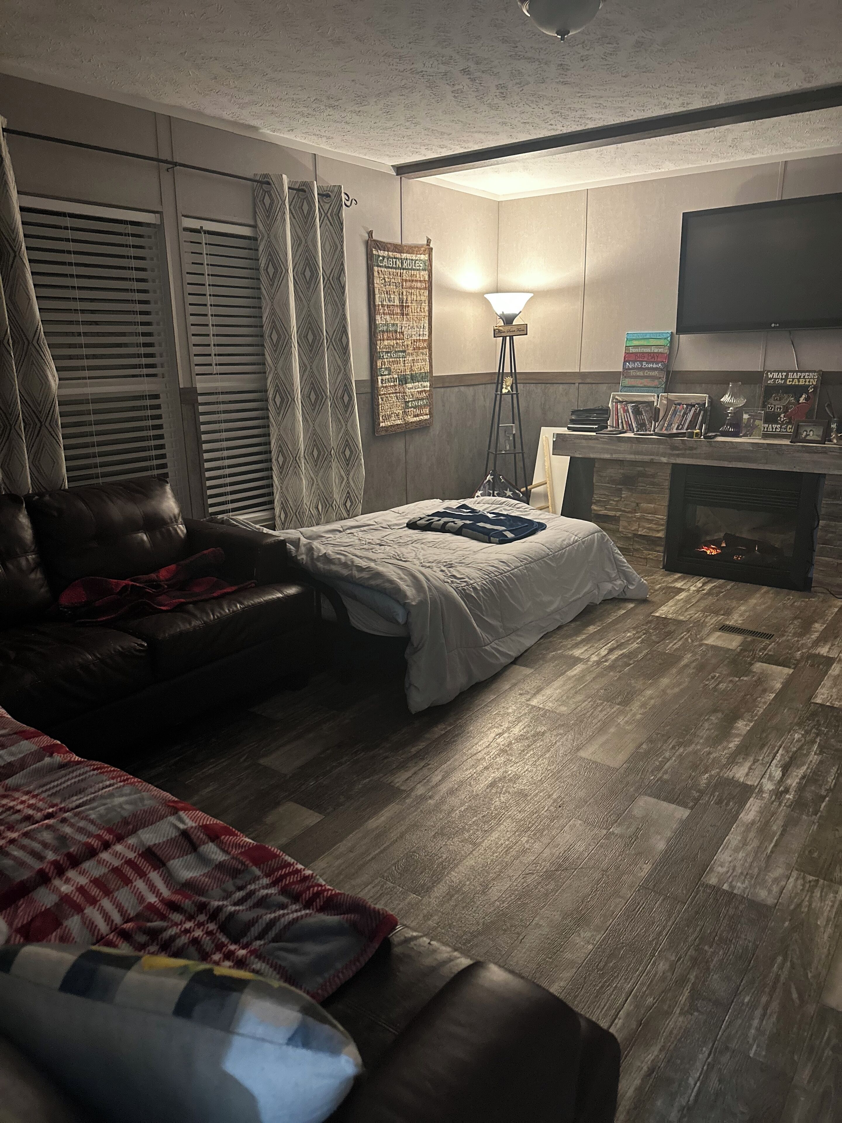 4 bedrooms, bed sheets