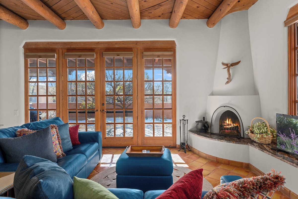 2 Bedroom Townhome 521 | Living room | 30-inch flat-screen TV with cable channels, fireplace