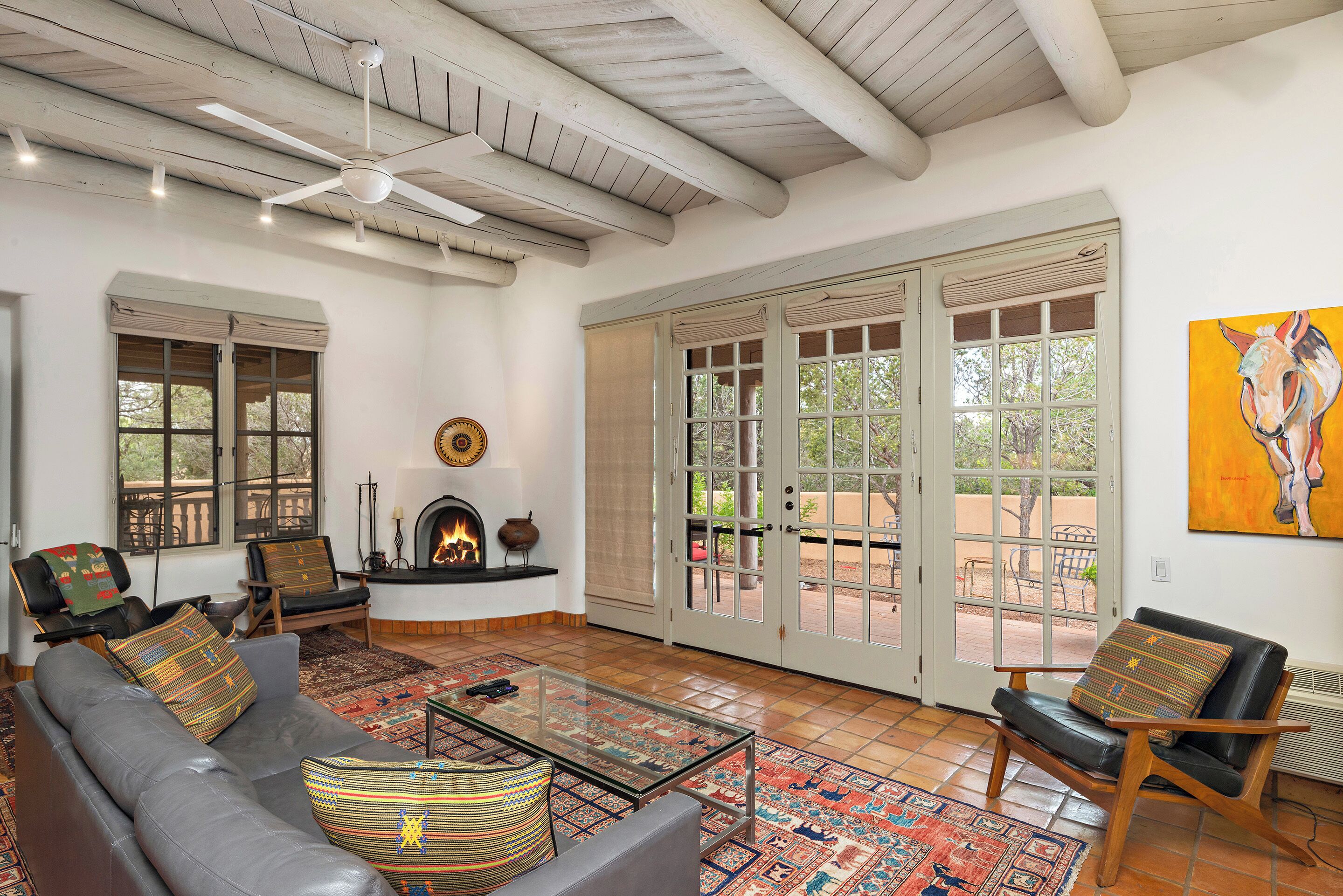 2 Bedroom Townhome 522 | Living area | 30-inch flat-screen TV with cable channels, fireplace