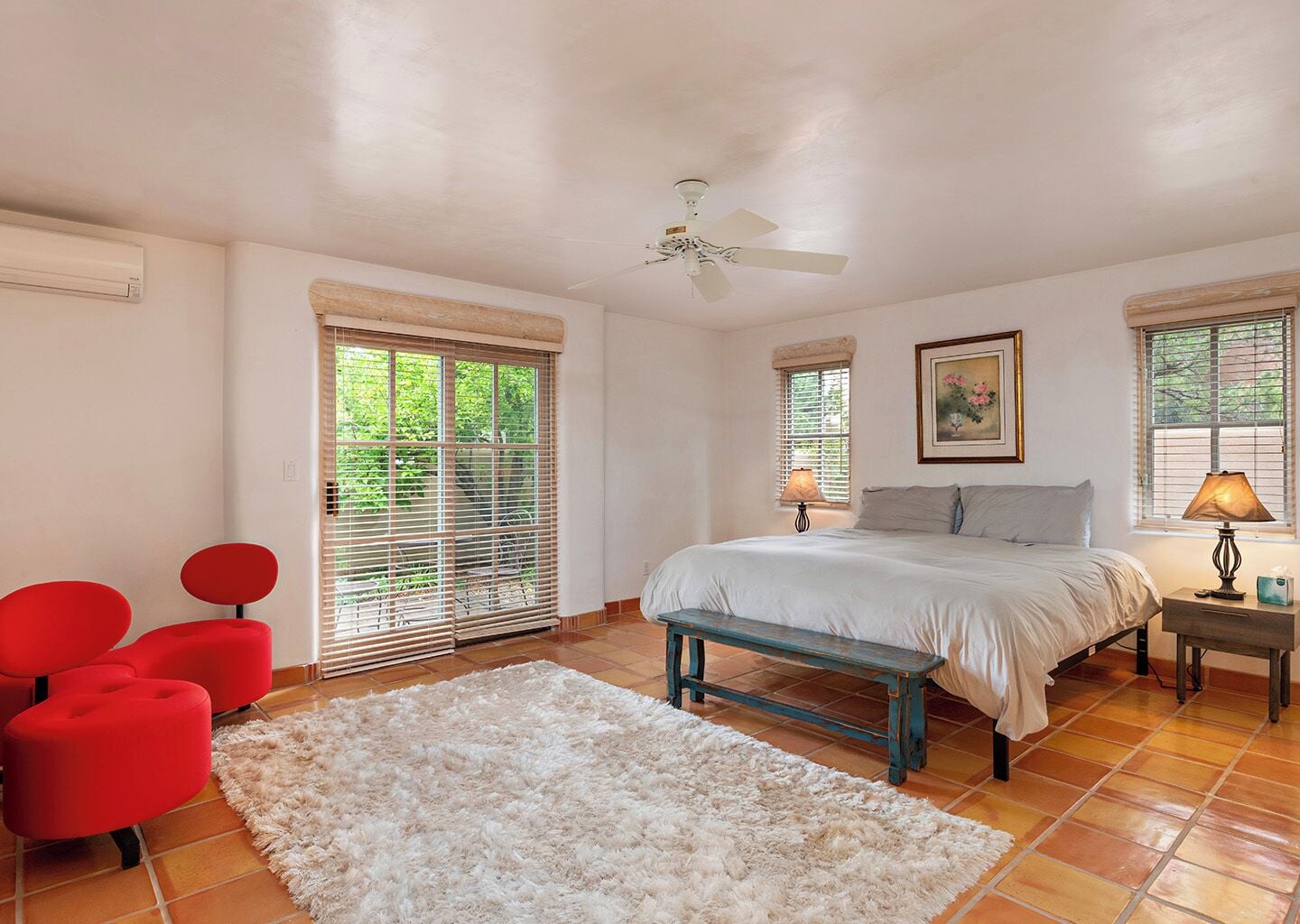 3 Bedroom home 650 | Individually decorated, individually furnished, laptop workspace