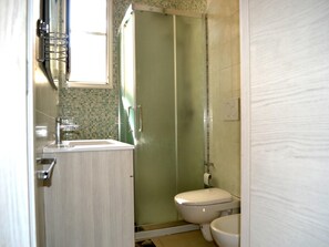 House, 1 Bedroom, Smoking, Garden View | Bathroom