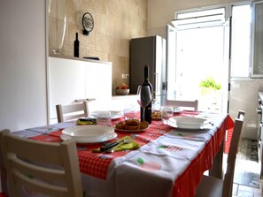 House, 1 Bedroom, Smoking, Garden View | Dining