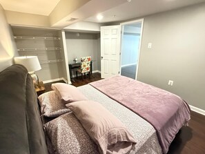 1 bedroom, iron/ironing board, WiFi, bed sheets - Bright & Spacious 1BR Retreat (Bowie)