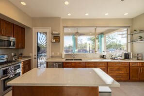 Fridge, microwave, oven, stovetop - Lux Monthly Stay- 31 night+ Heated Pool and Hot Tub. (Mesa)