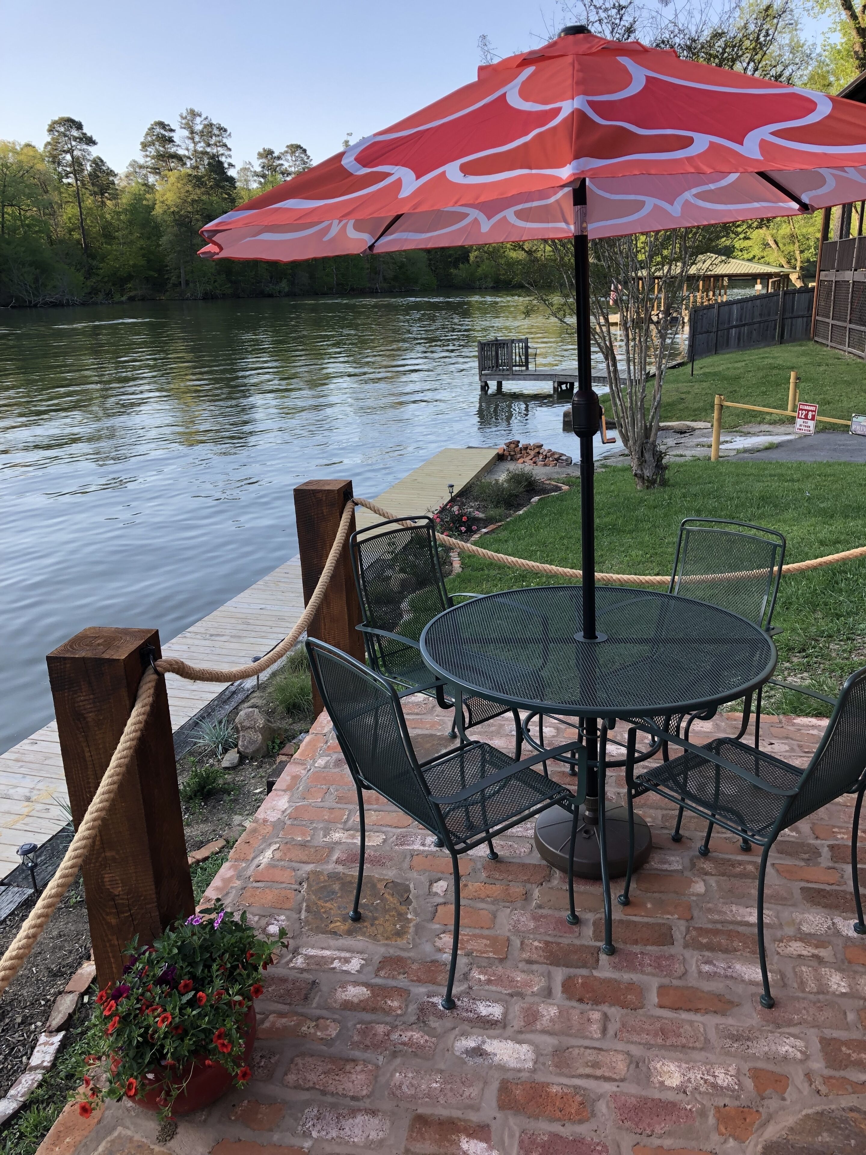 Hot Springs finest lake cottage, Summer's Hideaway