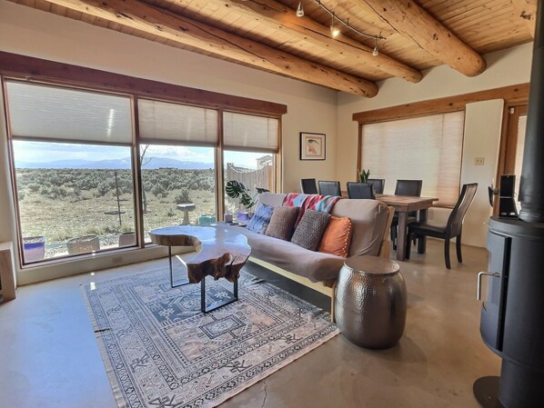 Smart TV, fireplace, books, stereo - Adobe Tranquillo Mountain Views (El Prado)