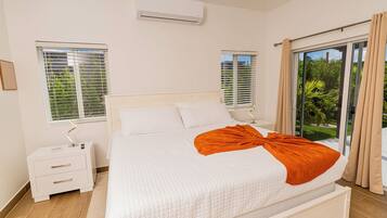 3 bedrooms, in-room safe, iron/ironing board, travel cot
