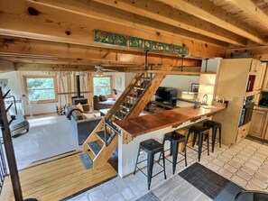 Smart TV, fireplace - Amizette Mountain House (Taos Ski Valley)