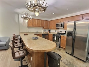 Microwave, oven, dishwasher, coffee/tea maker - Location Location and Charm (Taos Ski Valley)