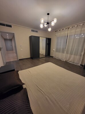 3 bedrooms, iron/ironing board, WiFi, bed sheets - Luxurious 3 bdrm Appt in elite prestigious NG compound viewing Guiza Pyramids (Cairo)