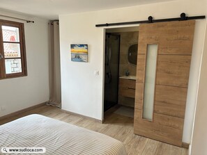 1 slaapkamer, een bureau, een strijkplank/strijkijzer, gratis wifi