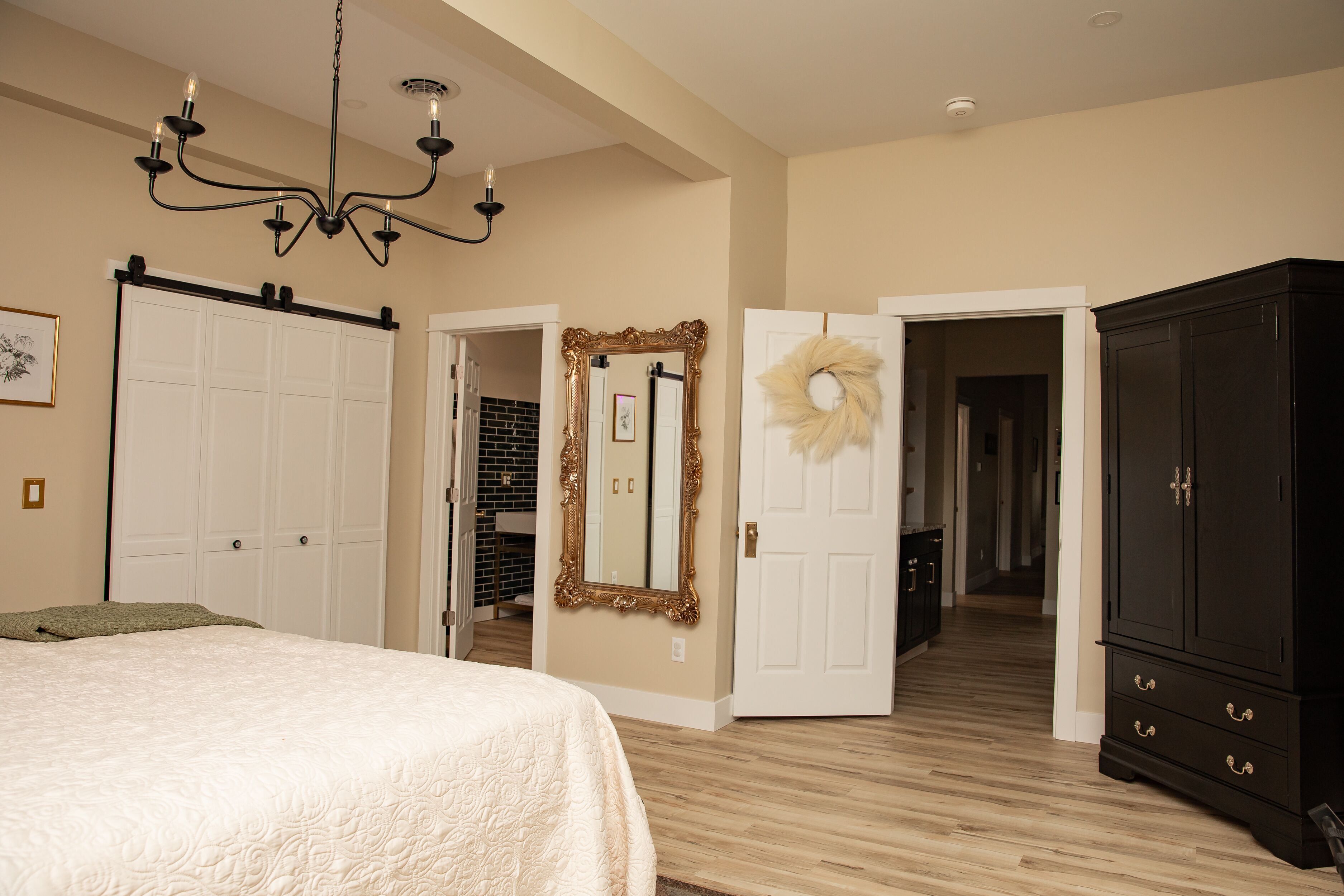 2 chambres, bureau, fer et planche à repasser, Wi-Fi gratuit