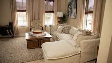 Smart TV, fireplace, books, music library