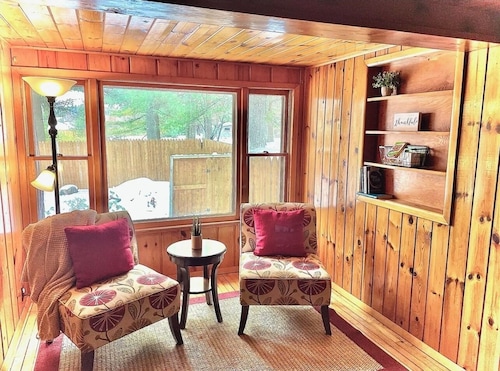 Cozy 3 b/r home w/ quick access to snowmobile trails in the beautiful Northwoods