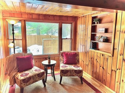 Cozy 3 b/r home w/ quick access to snowmobile trails in the beautiful Northwoods