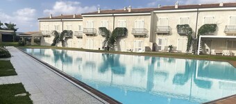 Like at Home No. 12 ☀️ Poolside Garden Apartment