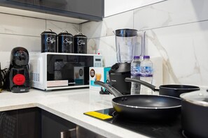 4 bedrooms - Stylish Block Of Apartments By AV Stays Croydon (Croydon)