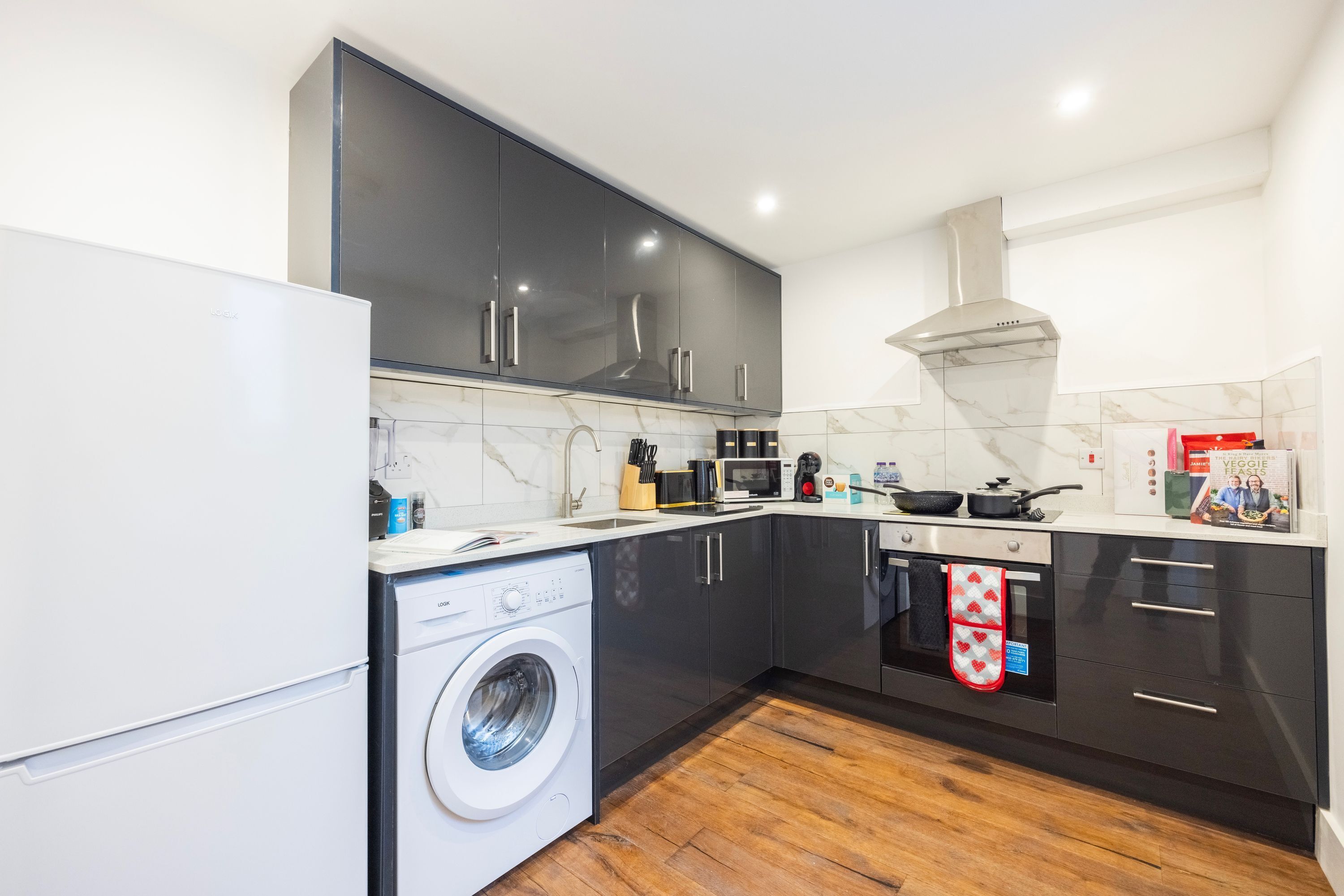 Apartment, Smoking | 4 bedrooms