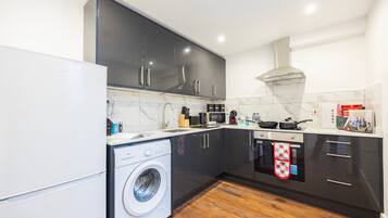 Apartment, Smoking | 4 bedrooms