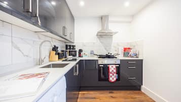 Apartment, Smoking | 4 bedrooms