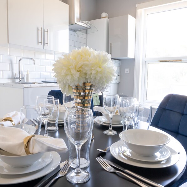 Apartment, Smoking | 2 bedrooms, Internet - Spacious 2 Bed Apt Sleeps 5 Relocation Kent (Sittingbourne)