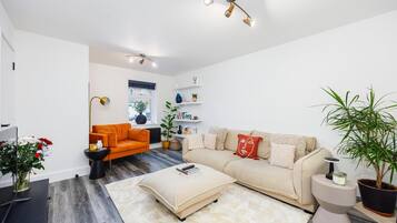 House, Smoking | 2 bedrooms, desk, Internet