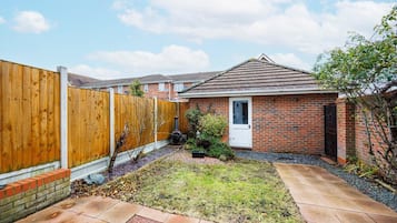 House, Smoking | 2 bedrooms, desk, Internet
