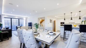 House | 4 bedrooms, Internet